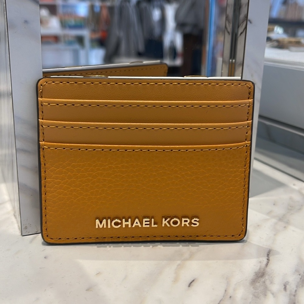 MICHAEL KORS
Large Pebbled Leather Card Holder Case
Cider
NWT